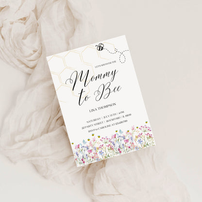 Einladungskarte Baby Shower – Mommy to Bee Design (englisch)