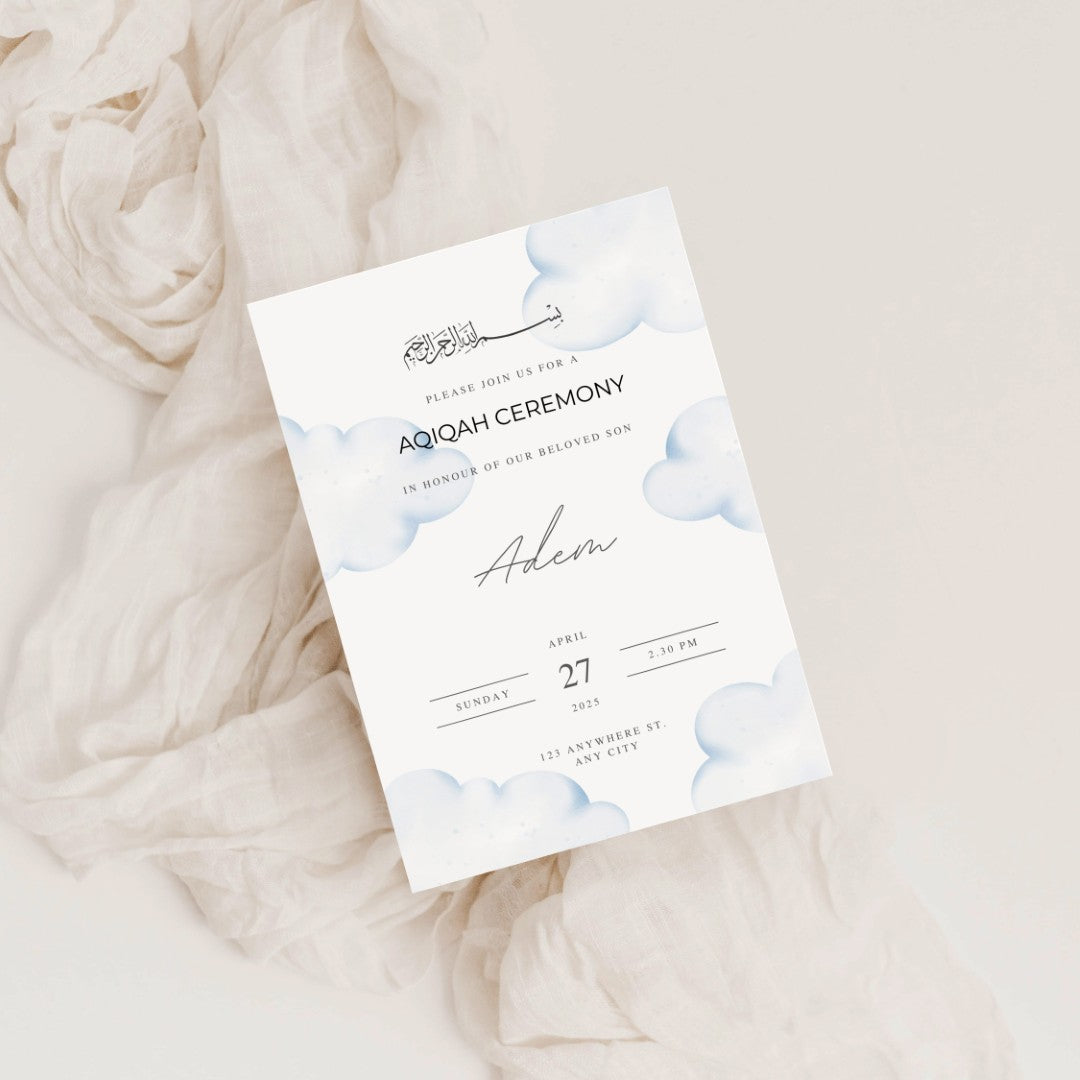 Einladungskarte Aqiqah – sanftes Wolken-Design