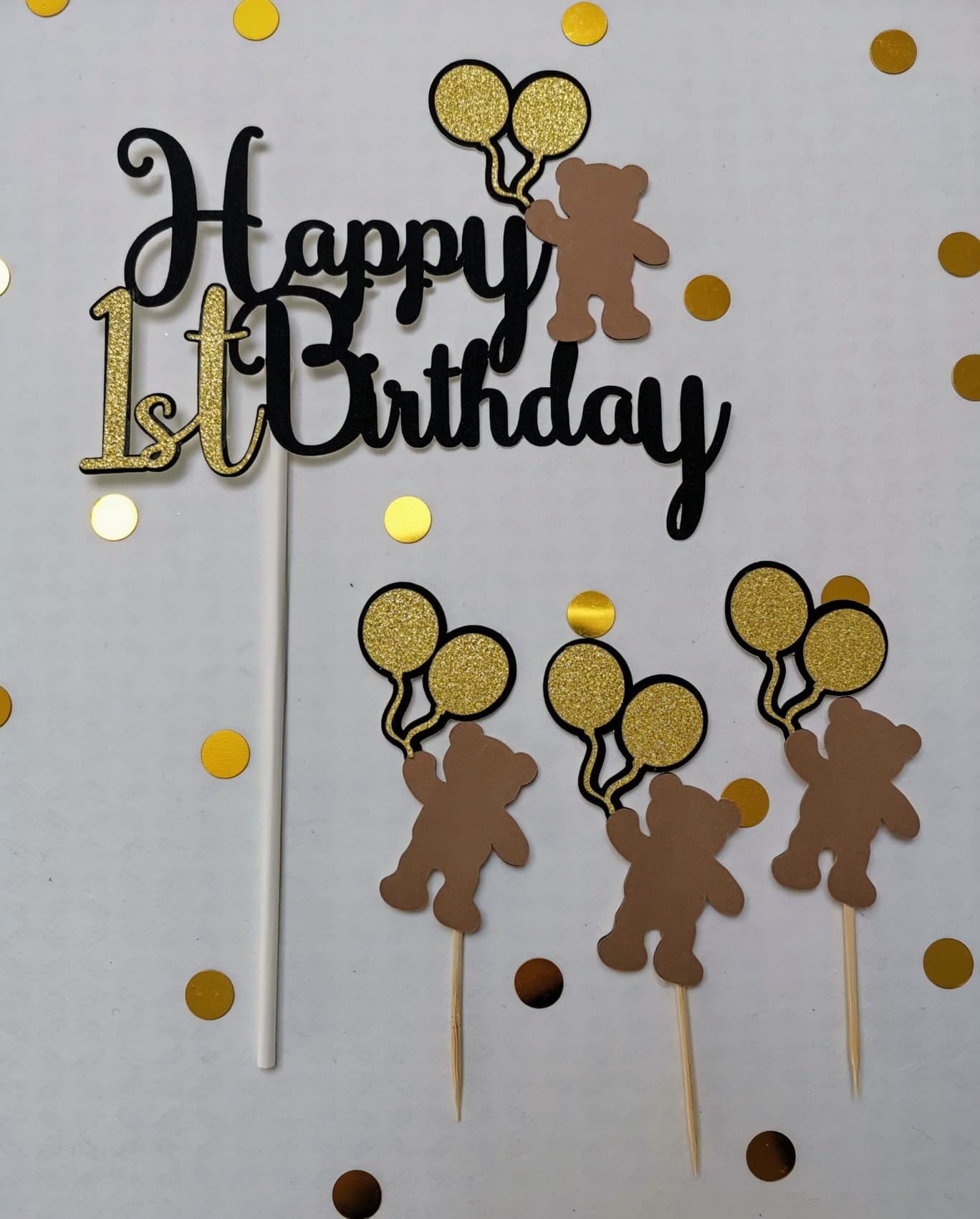 Zauberhafter Geburtstag Cake Topper – Teddybären mit goldenen Ballons für den ersten Kuchenzauber