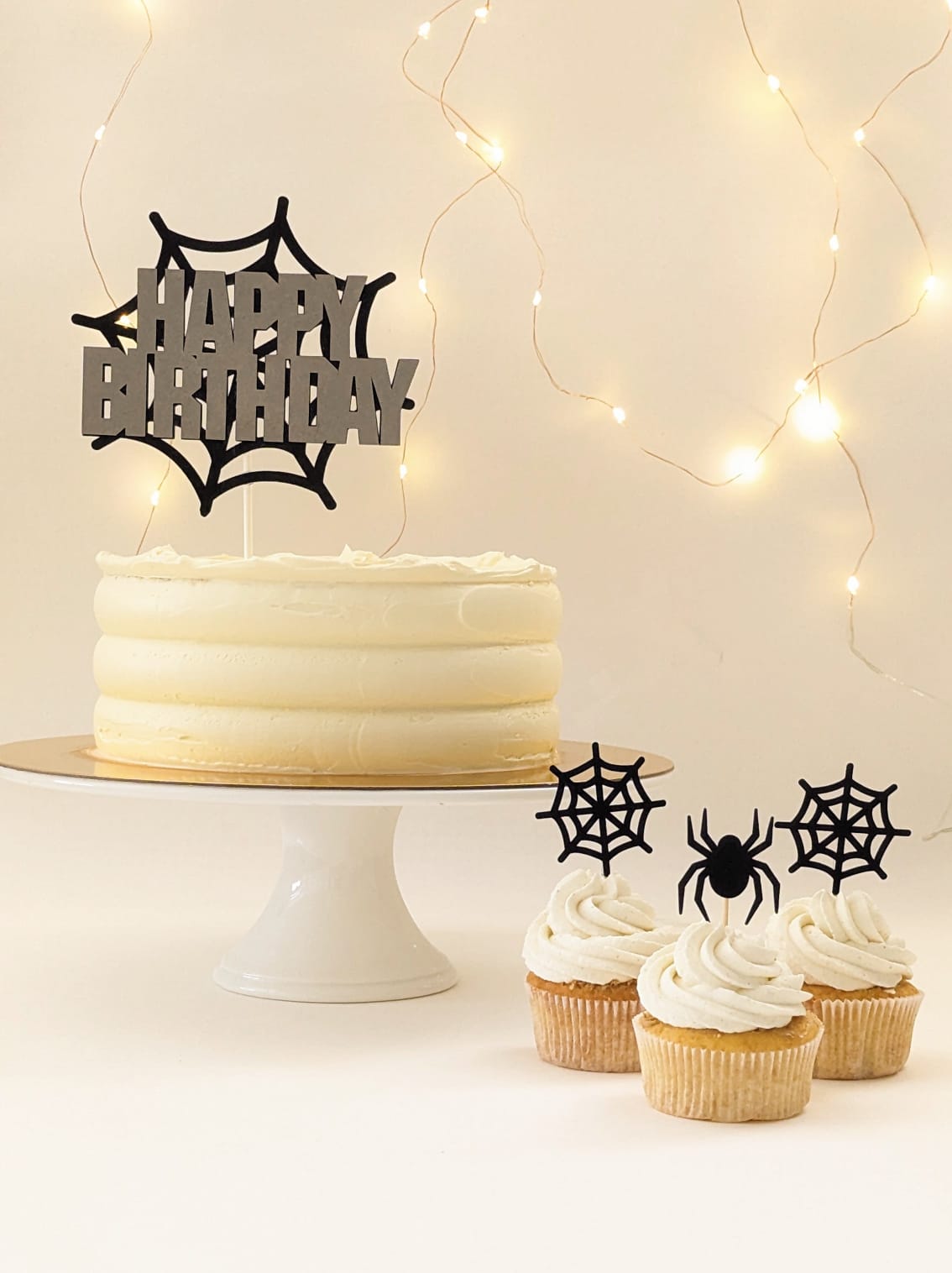 Gruseliges 'Spinnennetz' Cake Topper-Set – Perfekt für Halloween-Geburtstage