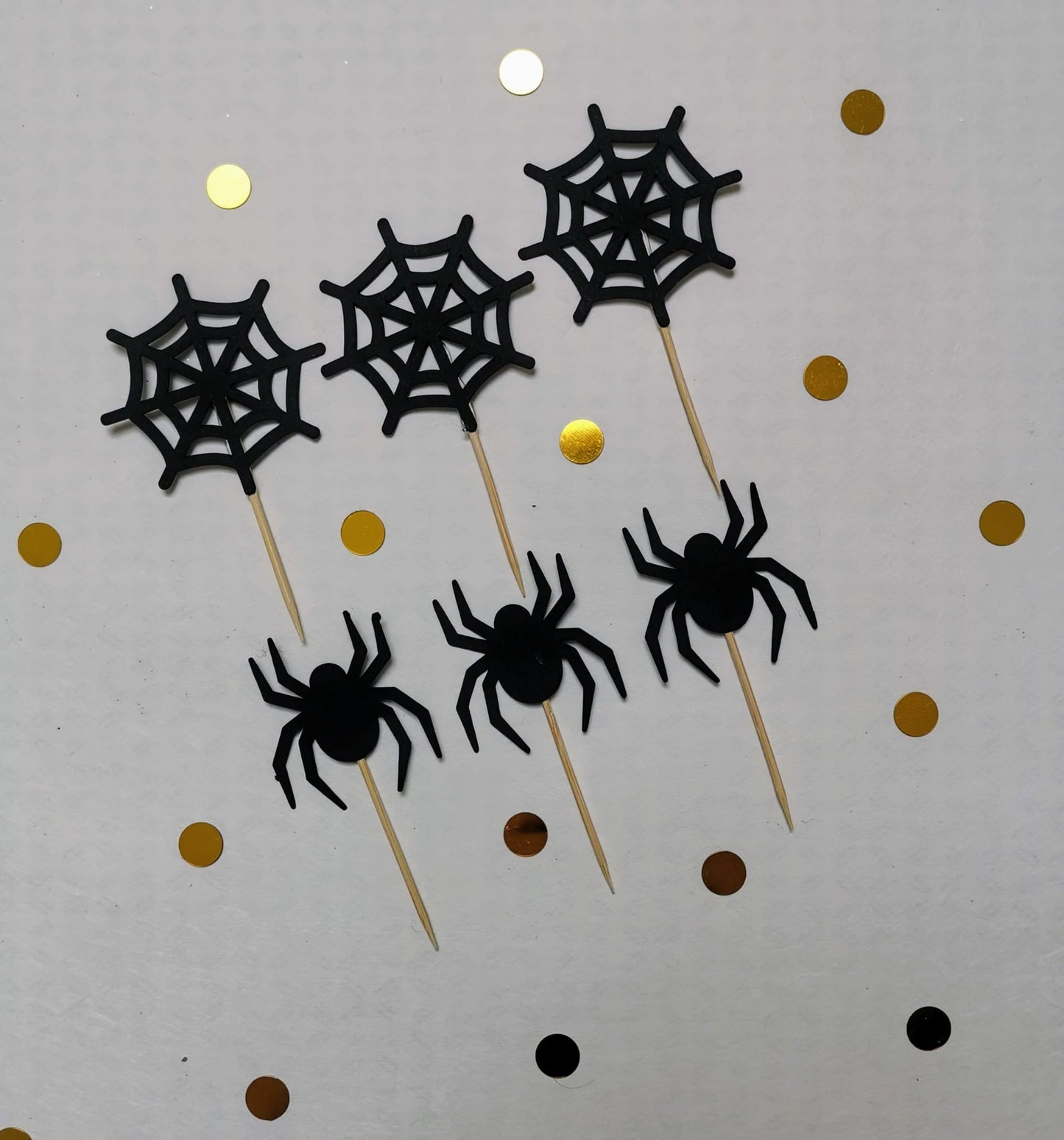 Gruseliges 'Spinnennetz' Cake Topper-Set – Perfekt für Halloween-Geburtstage