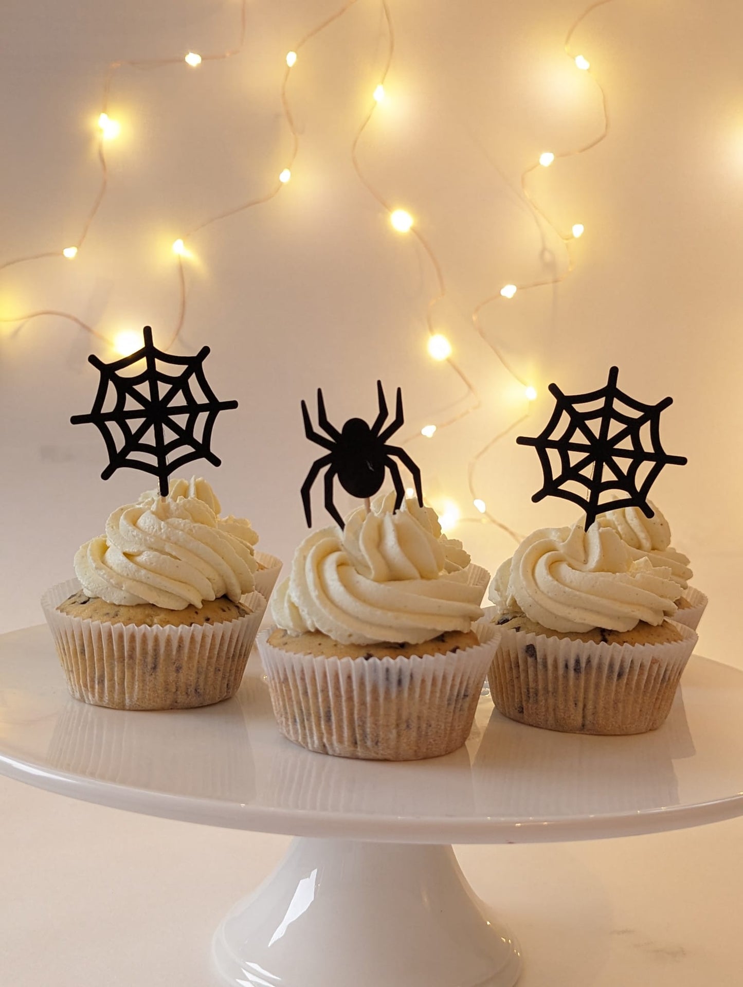 Gruseliges 'Spinnennetz' Cake Topper-Set – Perfekt für Halloween-Geburtstage