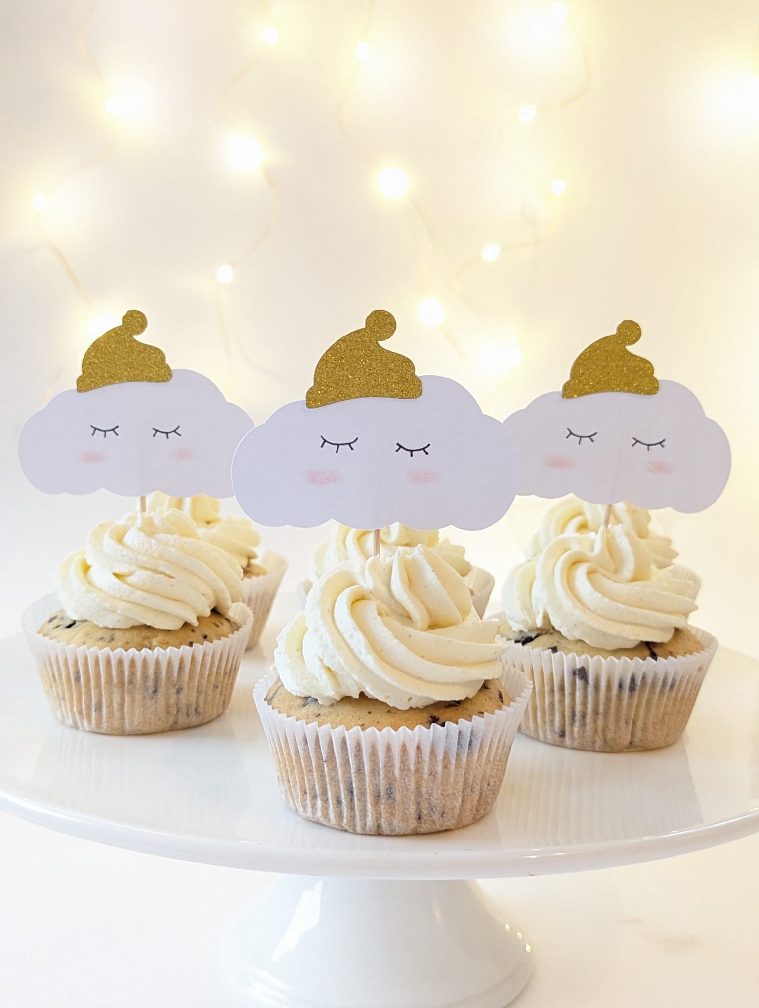 Traumhaftes 'Schlummerwolken & Sternenglitzern' Cake Topper-Set – Zauberhafte Partydeko Decozee