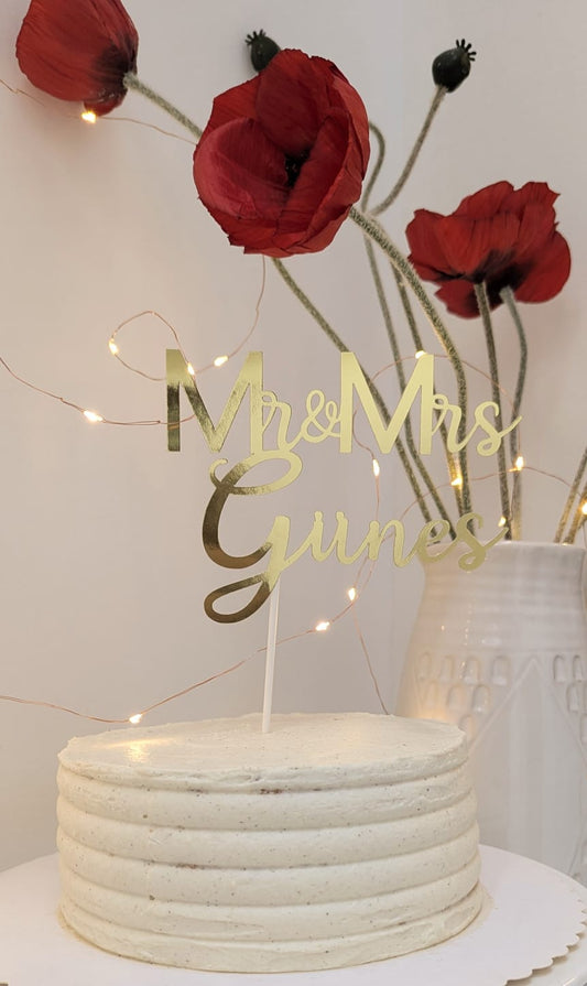 Mr & Mrs Cake Topper – Personalisierte Tortendeko in Gold