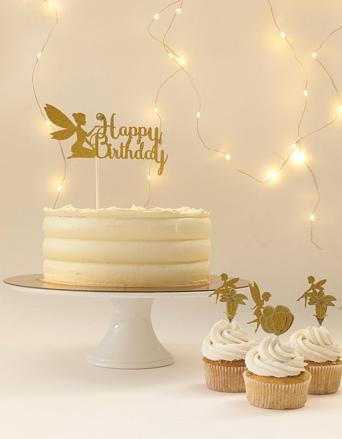 Zauberhaftes Feen Cake Topper-Set in Goldglanz – Festliche Tortendeko Decozee