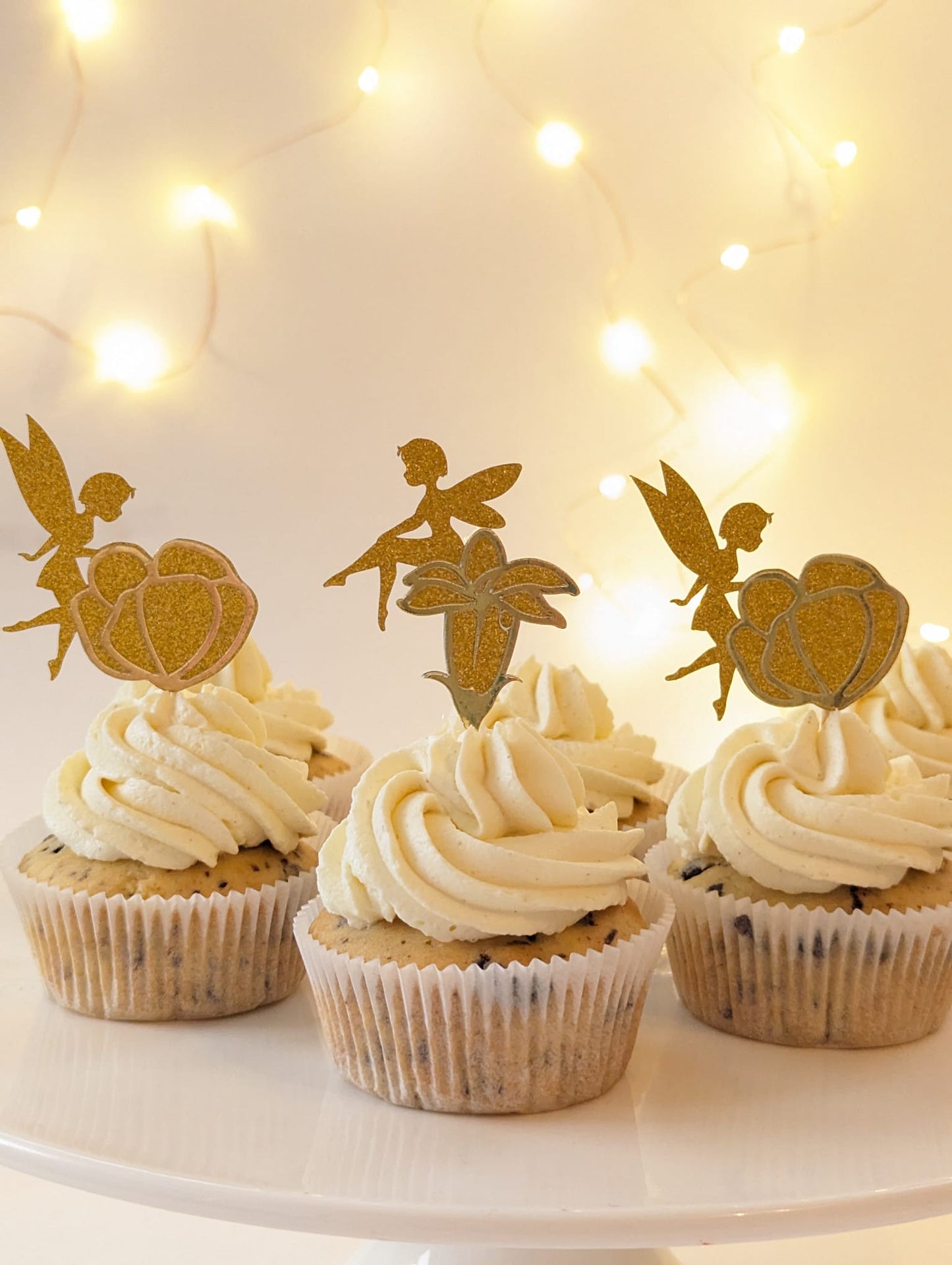 Zauberhaftes Feen Cake Topper-Set in Goldglanz – Festliche Tortendeko Decozee