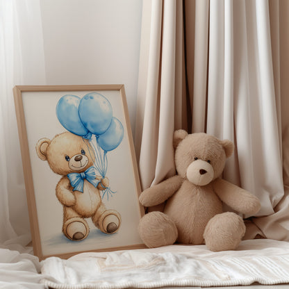 Digitales Teddy Poster 2:3 – Babyzimmer Wandbild mit blauen Luftballons