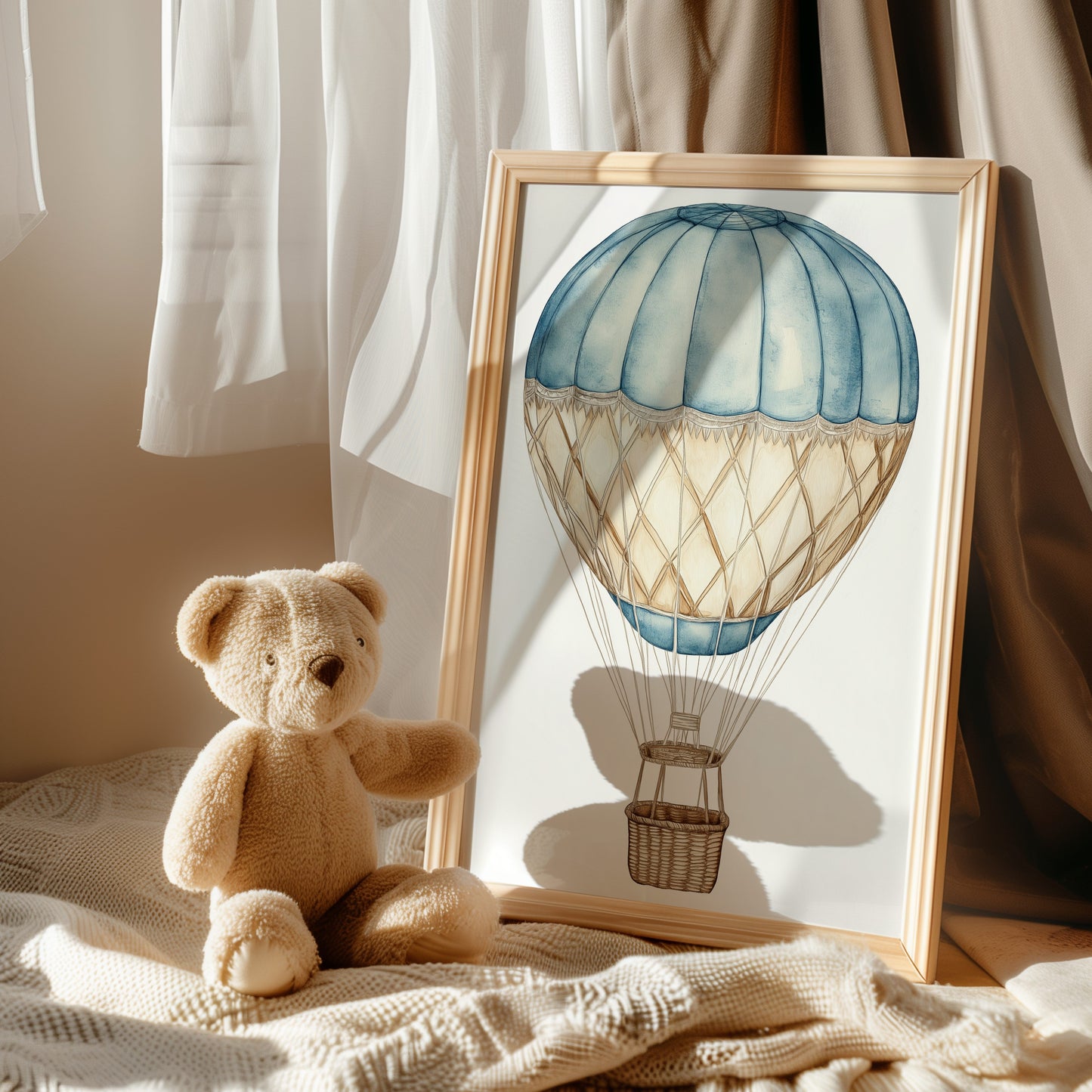 Digitales Heißluftballon Poster 2:3 – Aquarell Babyzimmer Wandbild in Blau & Beige